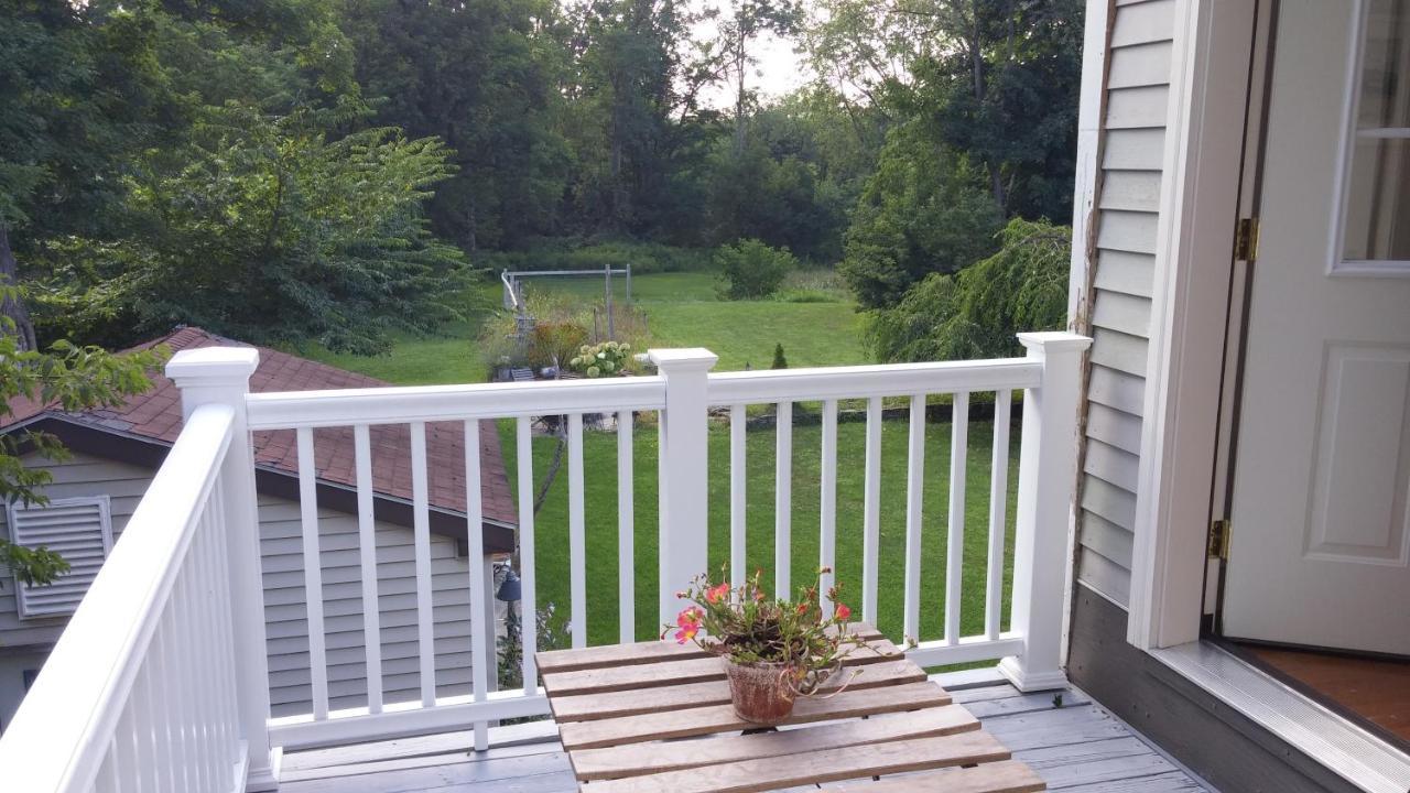 Burdett House Bed & Breakfast Exterior photo